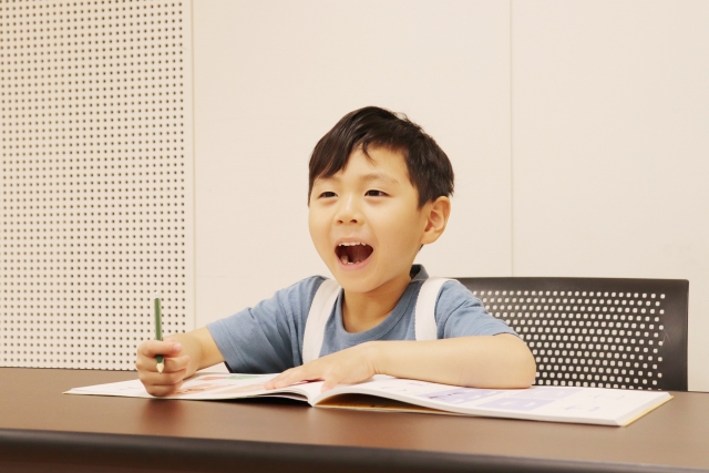 楽しく学びながら、発音の自信を育てる！